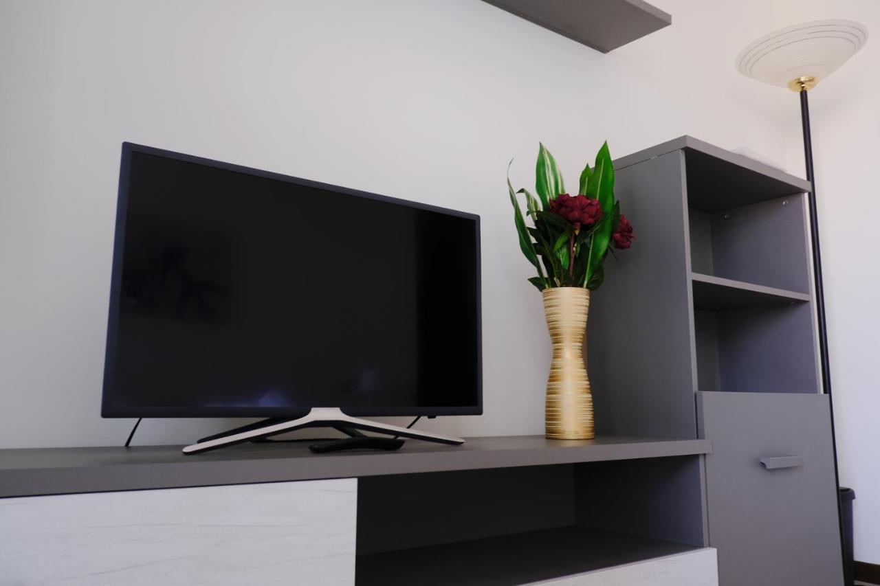 Best Way Rent - Elegante Loft Con Terrazzo Милано Екстериор снимка